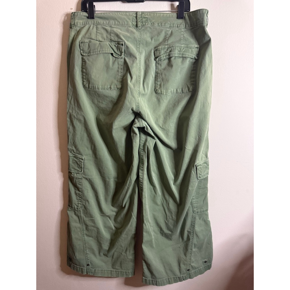 Women's TORRID Green Wide Leg Cargo Pants 12R - Picture 5 of 5